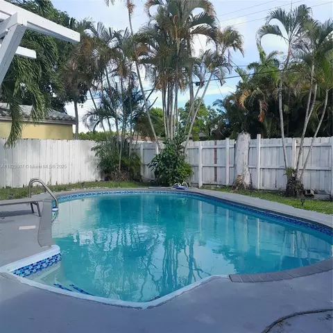 1214 NE 180th St, North Miami Beach, FL 33162