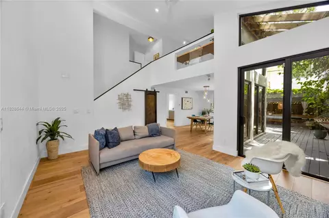 2427 Tequesta Ln, Miami, FL 33133