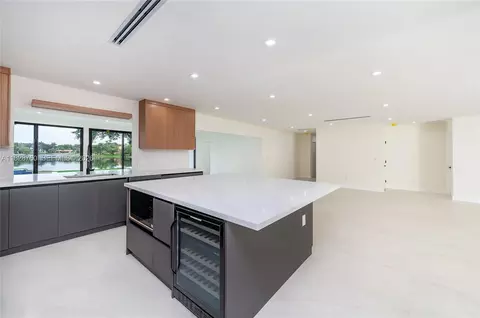 Kitchen - 7101 E Troon Cir, Miami Lakes, FL 33014 photo 4 of 4