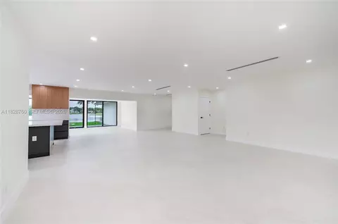 Living - 7101 E Troon Cir, Miami Lakes, FL 33014 photo 2 of 7