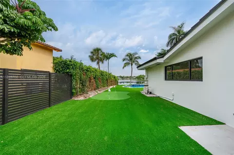 Exterior - 7101 E Troon Cir, Miami Lakes, FL 33014 photo 6 of 6