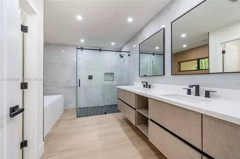 Bath - 7101 E Troon Cir, Miami Lakes, FL 33014 photo 1 of 7