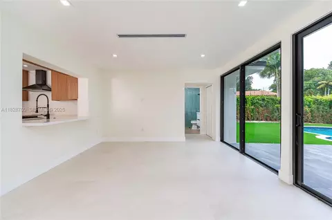 Living - 7101 E Troon Cir, Miami Lakes, FL 33014 photo 4 of 7