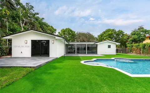Exterior - 7101 E Troon Cir, Miami Lakes, FL 33014 photo 4 of 6
