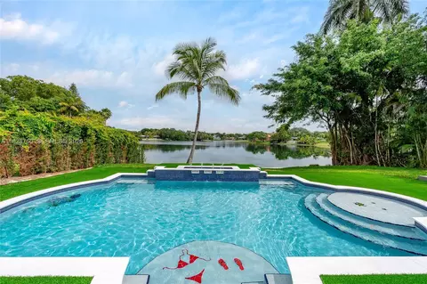 Exterior - 7101 E Troon Cir, Miami Lakes, FL 33014 photo 3 of 6