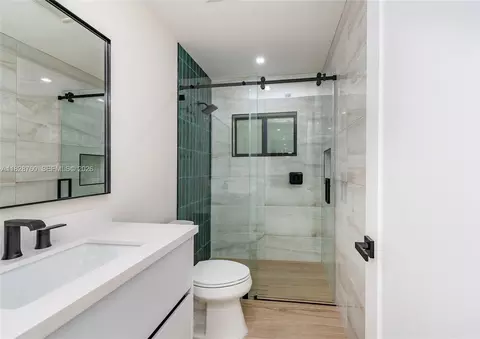 Bath - 7101 E Troon Cir, Miami Lakes, FL 33014 photo 5 of 7