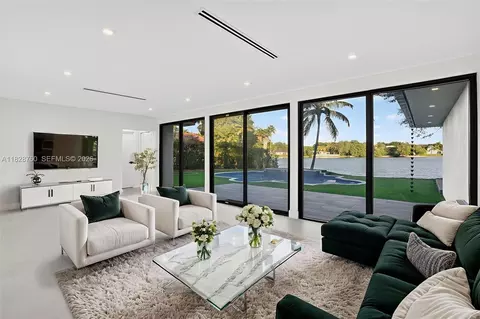 Living - 7101 E Troon Cir, Miami Lakes, FL 33014 photo 7 of 7