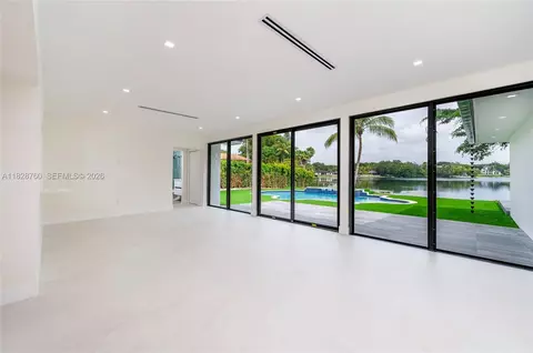 Living - 7101 E Troon Cir, Miami Lakes, FL 33014 photo 3 of 7