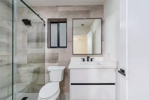 Bath - 7101 E Troon Cir, Miami Lakes, FL 33014 photo 4 of 7