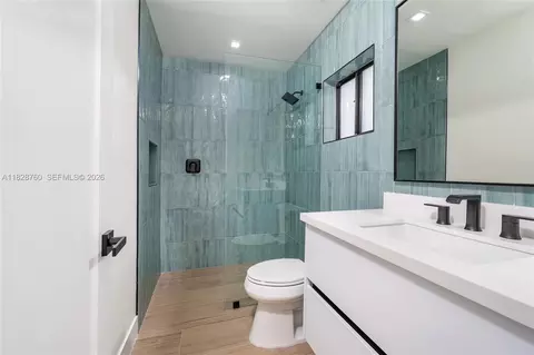 Bath - 7101 E Troon Cir, Miami Lakes, FL 33014 photo 7 of 7