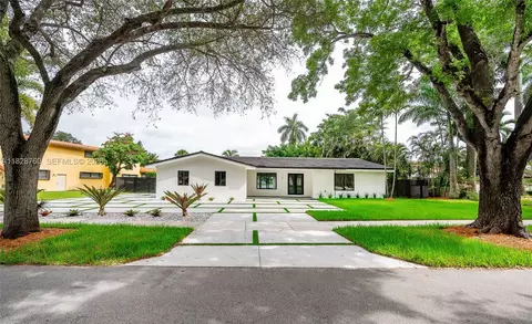7101 E Troon Cir, Miami Lakes, FL 33014