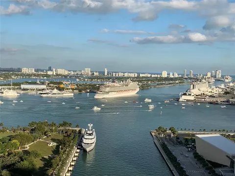 888 Biscayne Blvd #2910, Miami, FL 33132
