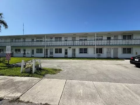 55 NW 204th St #10, Miami Gardens, FL 33169