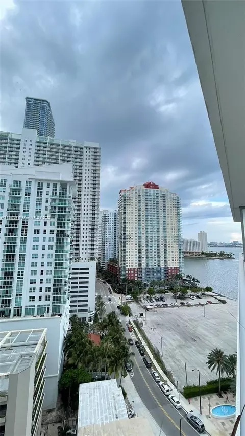 1300 Brickell Bay Dr #1611, Miami, FL 33131