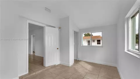 601 SE 8th Pl, Hialeah, FL 33010 photo 9