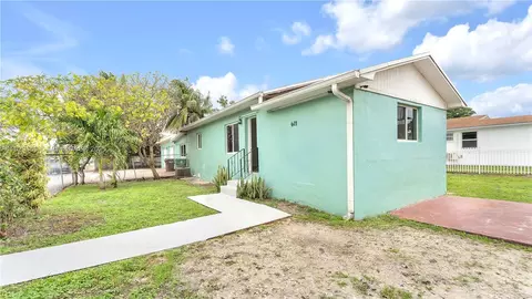 601 SE 8th Pl, Hialeah, FL 33010 photo 3