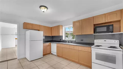 601 SE 8th Pl, Hialeah, FL 33010 photo 18
