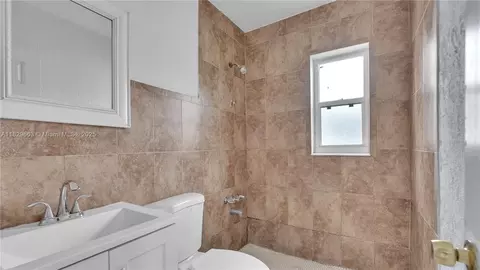 601 SE 8th Pl, Hialeah, FL 33010 photo 15