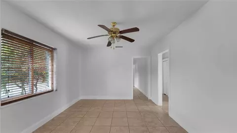 601 SE 8th Pl, Hialeah, FL 33010 photo 6