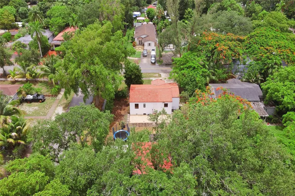 View/Area - 871 NE 122nd St, North Miami, FL 33161 photo 5 of 15