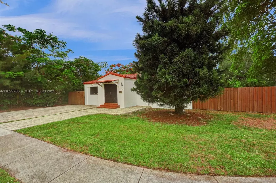 Exterior - 871 NE 122nd St, North Miami, FL 33161 photo 6 of 25