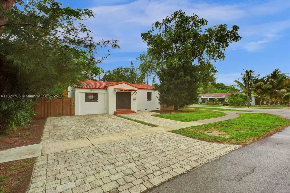 Exterior - 871 NE 122nd St, North Miami, FL 33161 photo 1 of 25