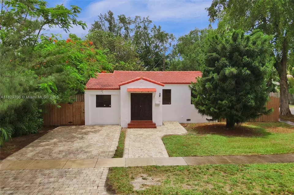 Exterior - 871 NE 122nd St, North Miami, FL 33161 photo 2 of 25