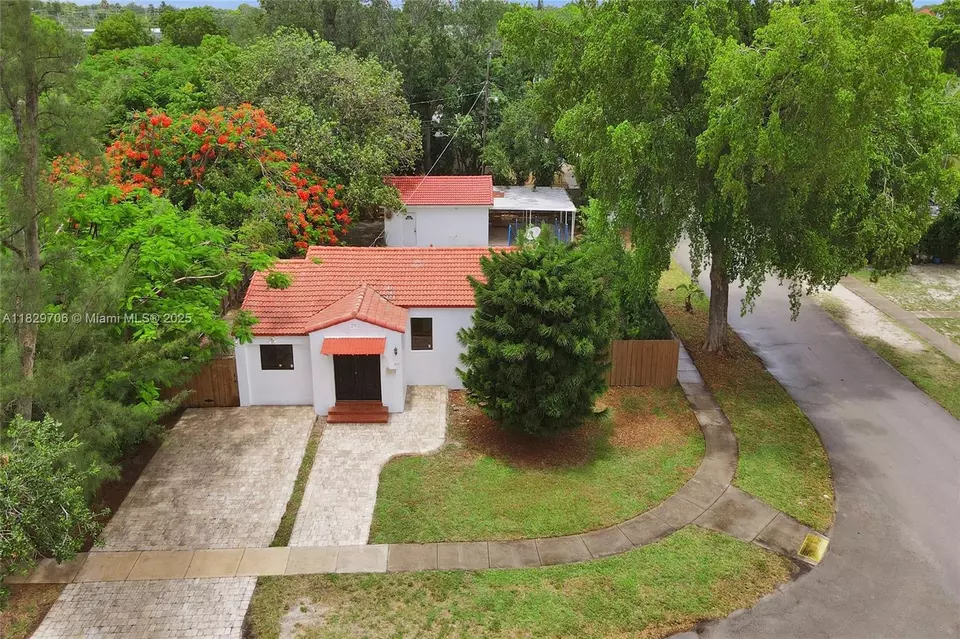 View/Area - 871 NE 122nd St, North Miami, FL 33161 photo 10 of 15