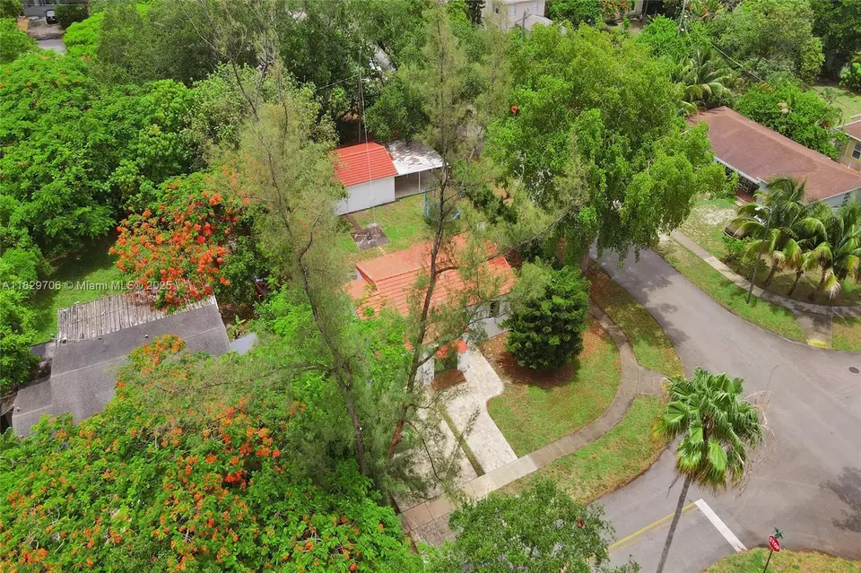 View/Area - 871 NE 122nd St, North Miami, FL 33161 photo 8 of 15