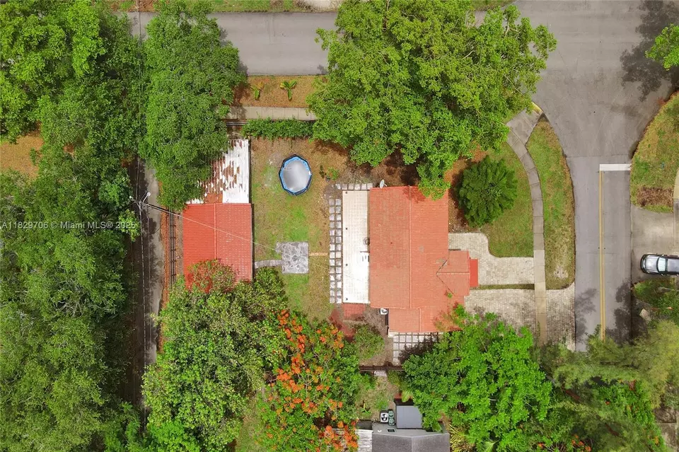 View/Area - 871 NE 122nd St, North Miami, FL 33161 photo 9 of 15