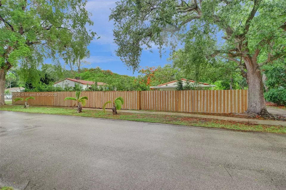 Exterior - 871 NE 122nd St, North Miami, FL 33161 photo 25 of 25