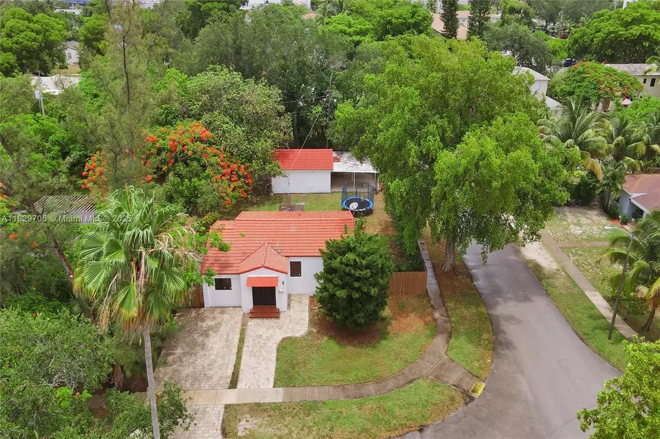View/Area - 871 NE 122nd St, North Miami, FL 33161 photo 1 of 15