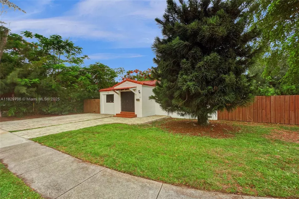 Exterior - 871 NE 122nd St, North Miami, FL 33161 photo 7 of 25