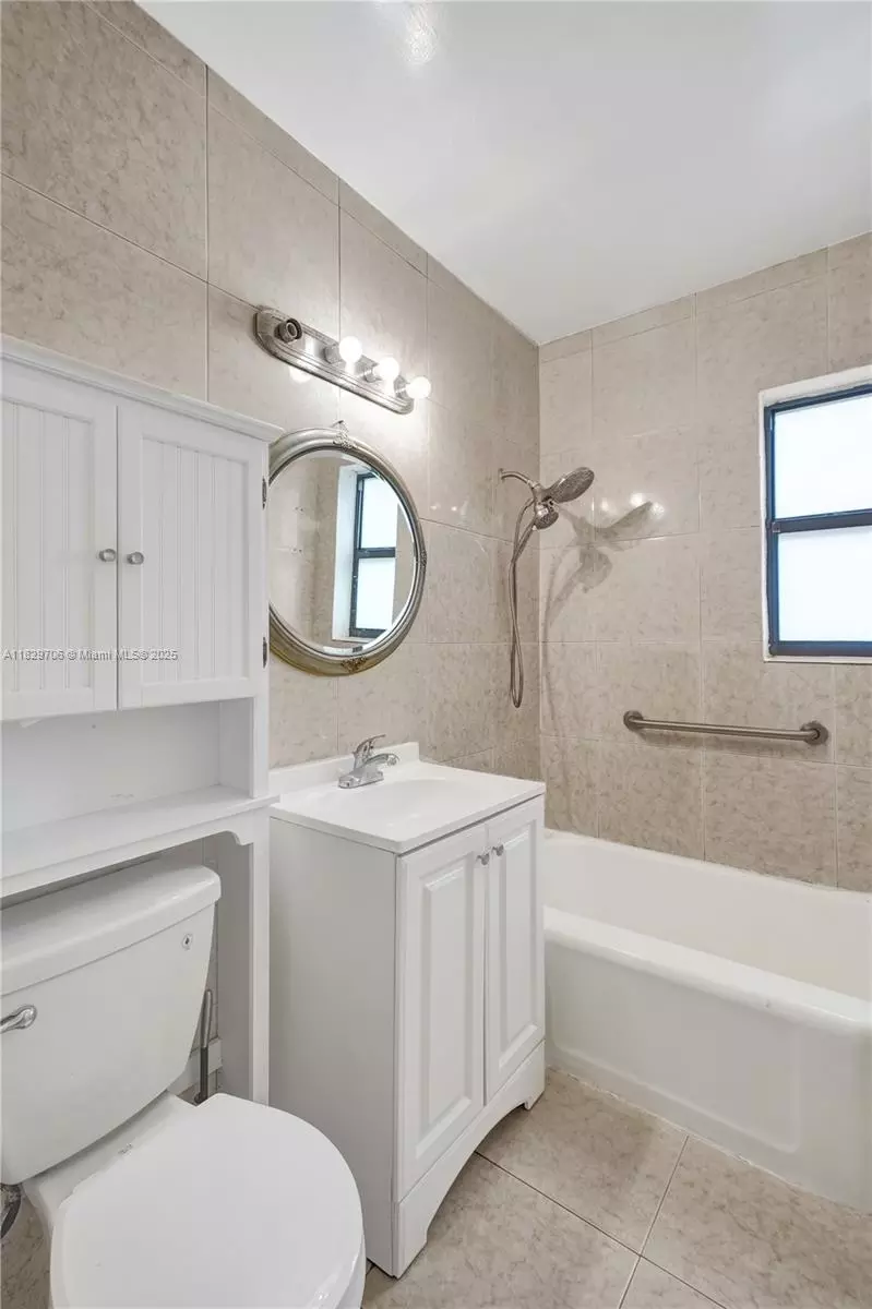 Bath - 871 NE 122nd St, North Miami, FL 33161 photo 2 of 2