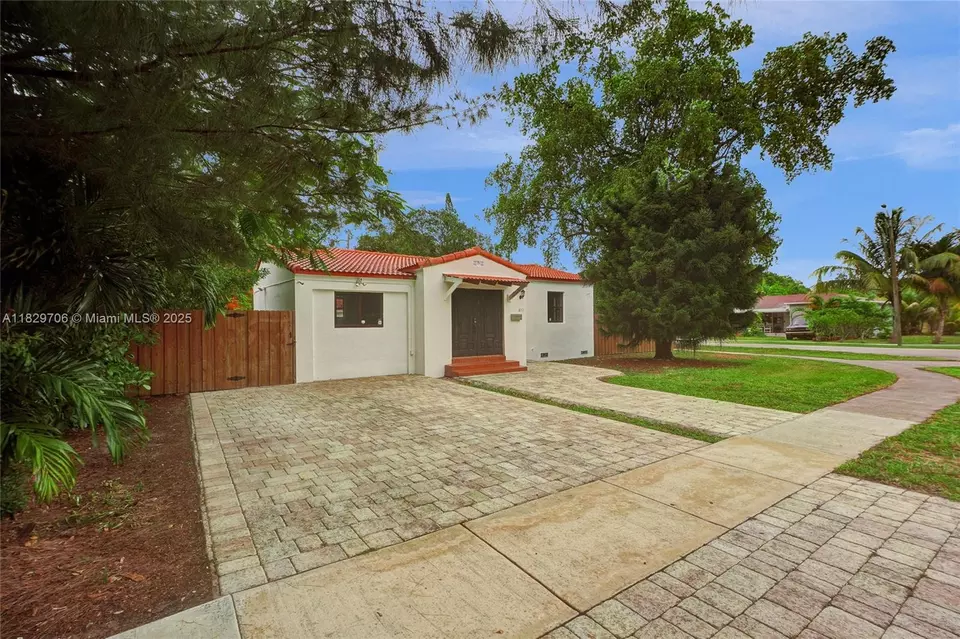 Exterior - 871 NE 122nd St, North Miami, FL 33161 photo 8 of 25
