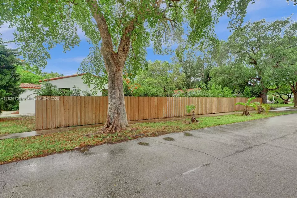 Exterior - 871 NE 122nd St, North Miami, FL 33161 photo 23 of 25