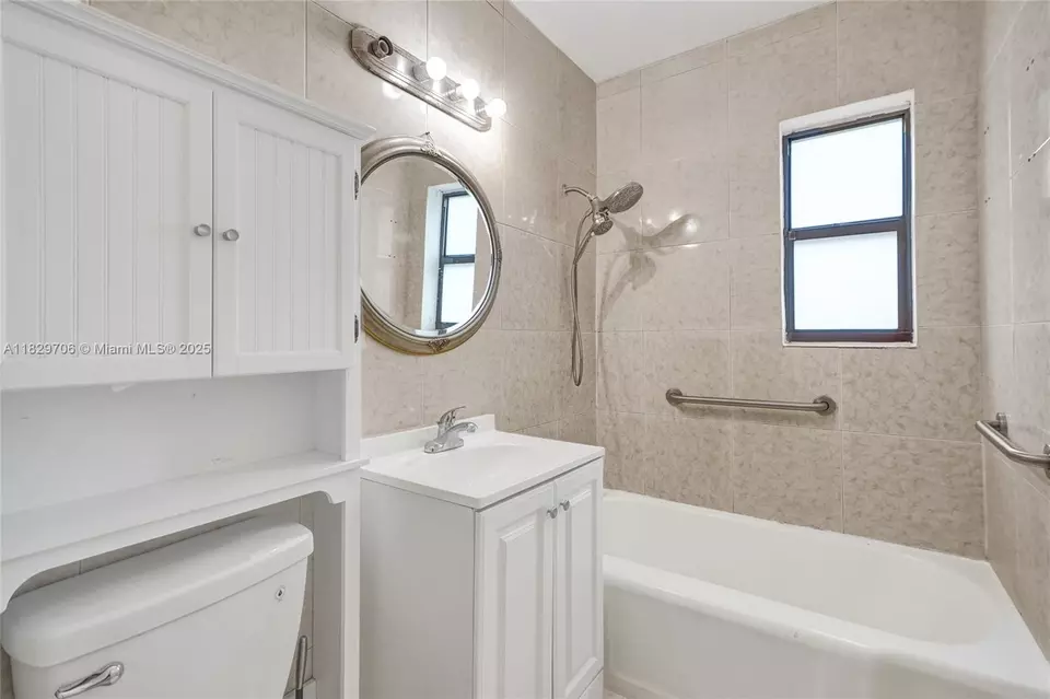 Bath - 871 NE 122nd St, North Miami, FL 33161 photo 1 of 2