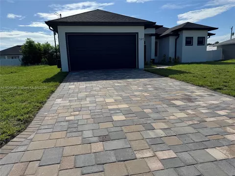 707 NE Juanita Pl, Cape Coral, FL 33909