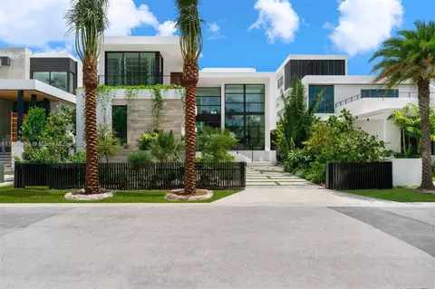 1045 N Venetian Dr, Miami Beach, FL 33139