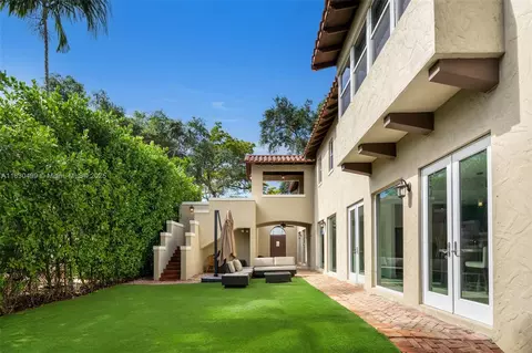440 Rosaro Ave, Coral Gables, FL 33146
