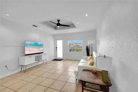 Living - 21389 NW 39th Ave, Miami Gardens, FL 33055 photo 4 of 4