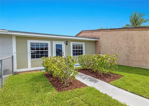 Exterior - 21389 NW 39th Ave, Miami Gardens, FL 33055 photo 3 of 3