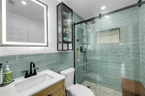 Bath - 21389 NW 39th Ave, Miami Gardens, FL 33055 photo 1 of 1