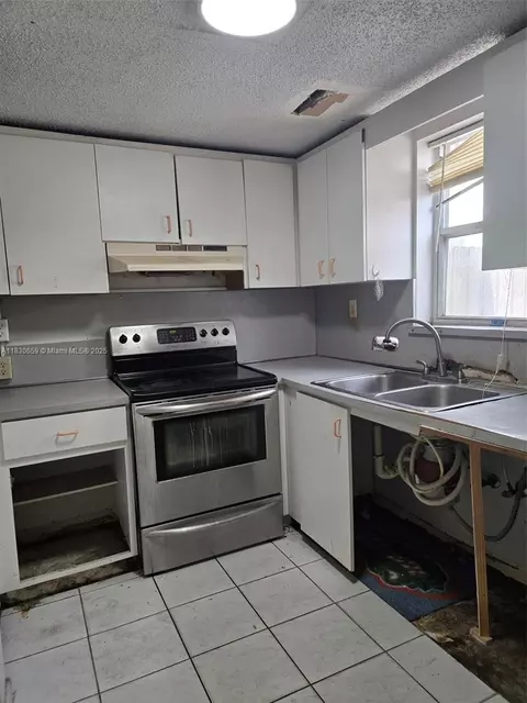 Kitchen - 2277 W 69th St #2277A, Hialeah, FL 33016 photo 1 of 1