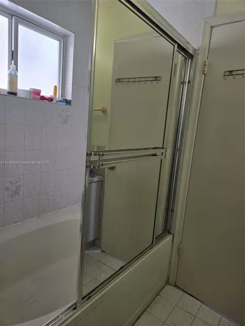 Bath - 2277 W 69th St #2277A, Hialeah, FL 33016 photo 3 of 3