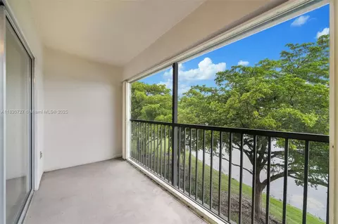 13701 SW 12th St #405A, Pembroke Pines, FL 33027
