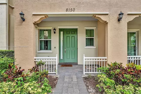 8150 Cascada Isles Dr, Hollywood, FL 33024