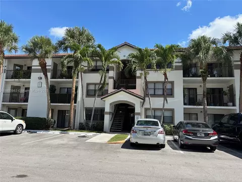 620 S Park Rd #33-2, Hollywood, FL 33021