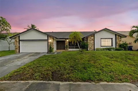 6740 NW 45th St, Lauderhill, FL 33319