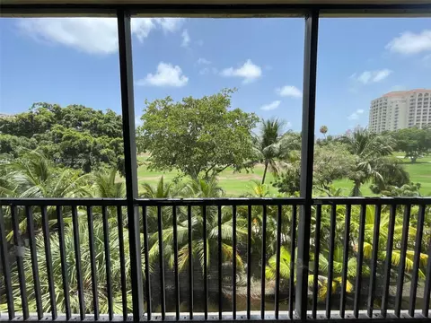 20335 W Country Club Dr #304, Aventura, FL 33180
